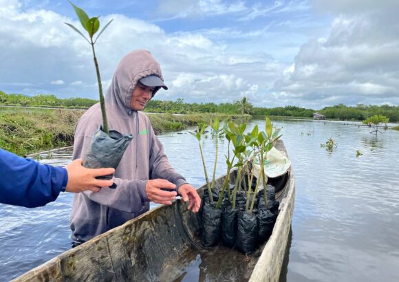 Magtanim ay ‘Di Biro: The most important thing I learned from mangrove planting with our partner community